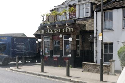 The Corner Pin, Summerstown