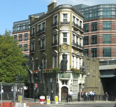 Nicholsons pub 174 Queen Victoria Street
