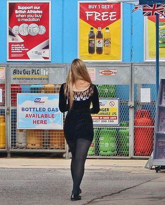 Is she going to buy a bottle of drink or a gas cylinder ?