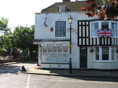 Bosuns Store still closed 2014