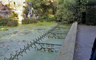 Anti vandal spikes in front of the statues