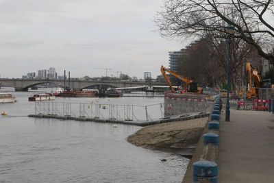 Floating barrier at the top end of the ramp
