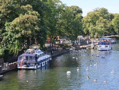 Where the boats pick up passengers for a ride along the Thames