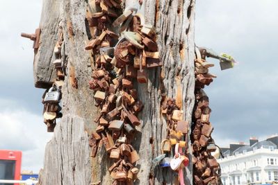 Room for plenty more, shops that sell padlocks love these places.