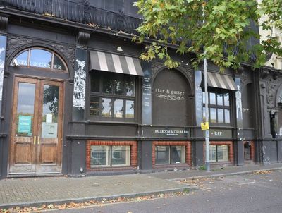 Star and Garter, 3