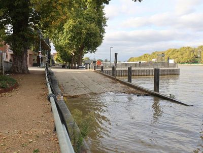 Drawdock Putney Bridge