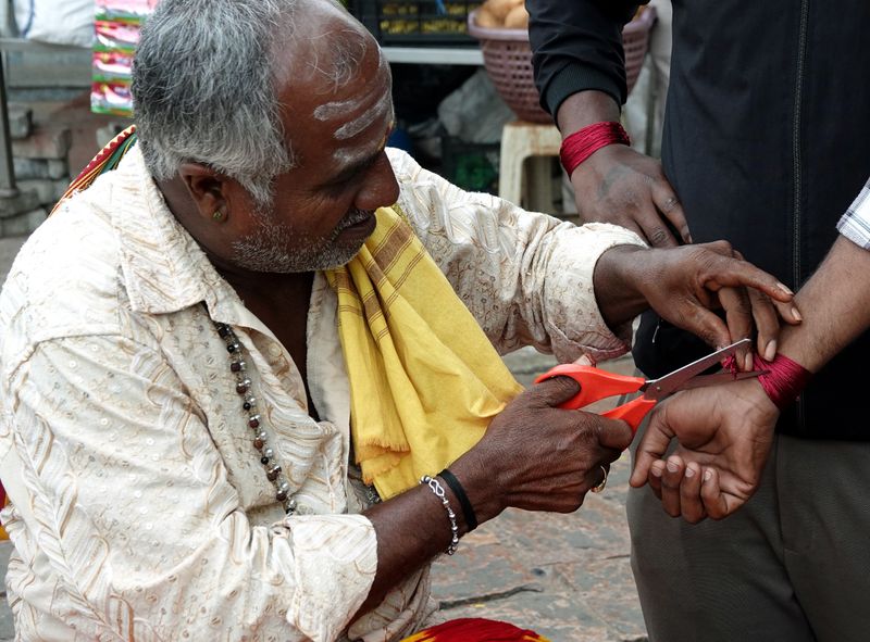 Placing a kalawa