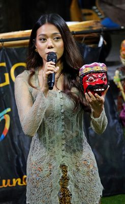 Emcee/Udkok Angklung Orchestra