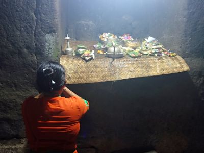 Prayer/Goa Gajah