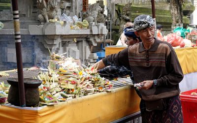 Offerings/Tirta Empul/Tampak Siring