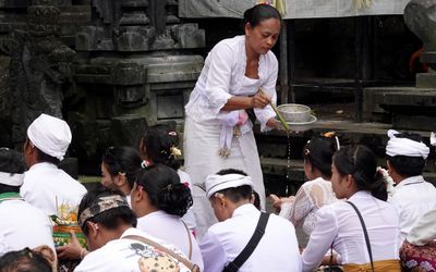 Holy water/Goa Lawa