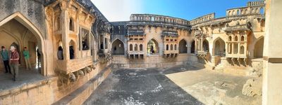 Queen's Bathhouse/Hampi