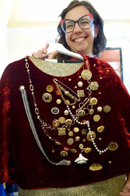 Embroiderer/artisan