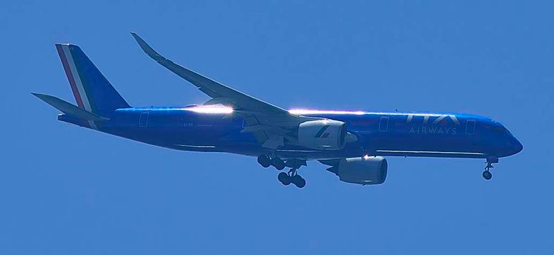 ITA Boeing B-787-9, Landing Tokyo Haneda