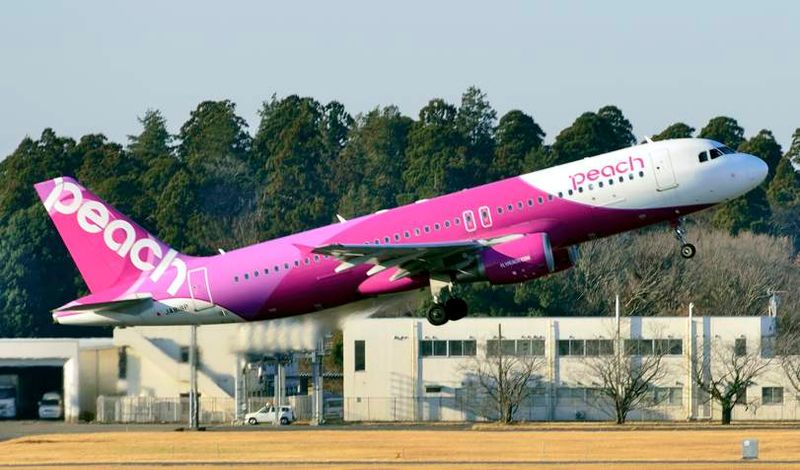 PEACH Airbus A320-200 CEO, JA818P, Take Off