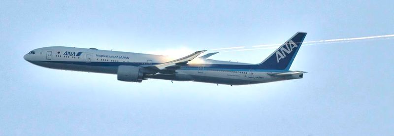 ANA, Boeing B-777/300, JA795A, Climbing, With Trails