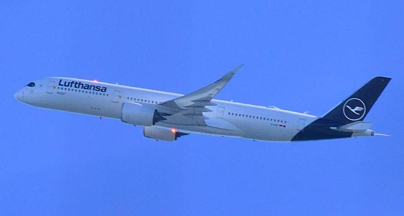 Lufthansa Airbus A350-900, Climbing Tokyo Haneda Airport