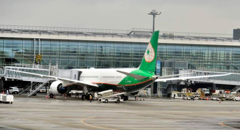 EVA Air, Taiwan, Boeing B-787-10, B-17810, At Gate