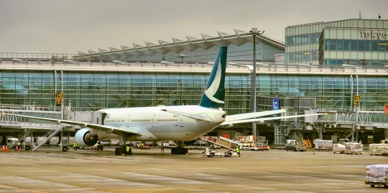 Cathay Pacific Boeing B-777/300, B-HNO, at Gate