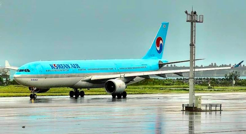 Korean Air,  Airbus A330-300, HL7587, Taxi  to TO