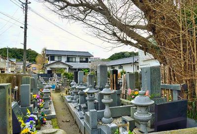 Tomizaki Graveyard and Temple