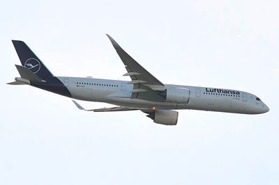 Lufthansa Airbus A350-900 ,D-AIXO,  Final Approach Haneda