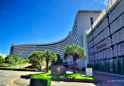 Sheraton Hotel Disneyland, Front