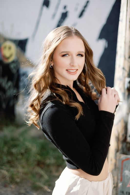 Lifestyle High School Senior Pictures in Indianapolis by Monette Wagner Photography