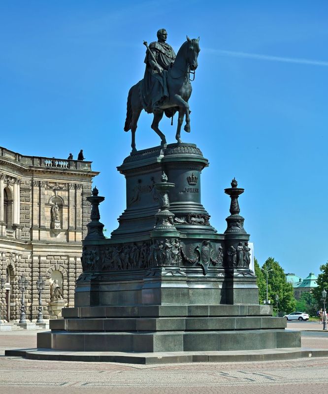 Statue of King Johann