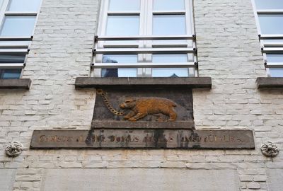 Facing brick with a bear