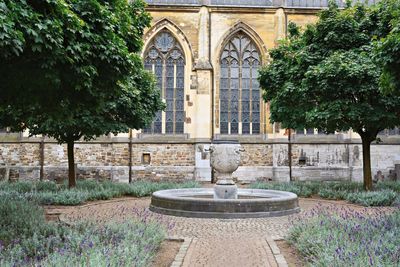 Pandhof garden with old Sint-Servaas fountain