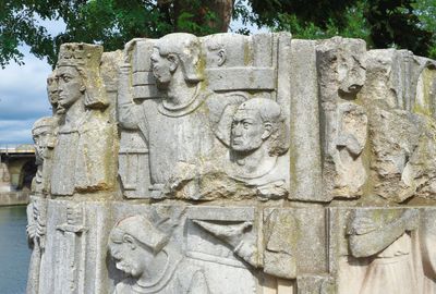 Bas-reliëfs Wilhelminabrug