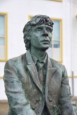Bronze seafaring student