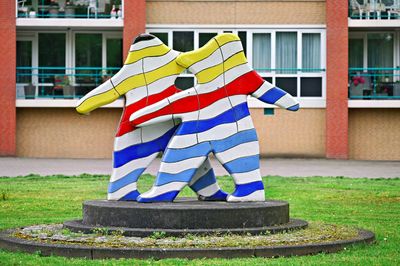 two colored figures