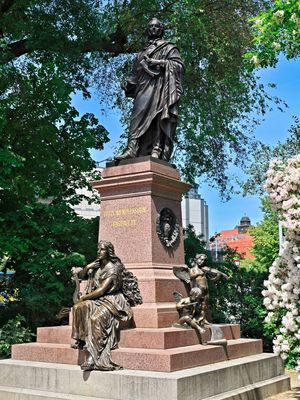 Felix Mendelssohn Bartholdy statue