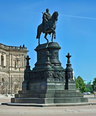 Statue of King Johann