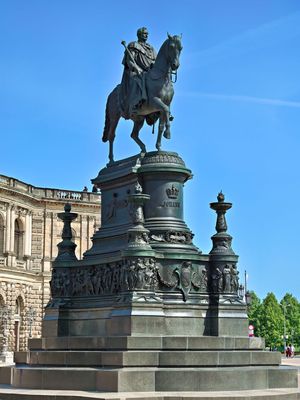 Statue of King Johann