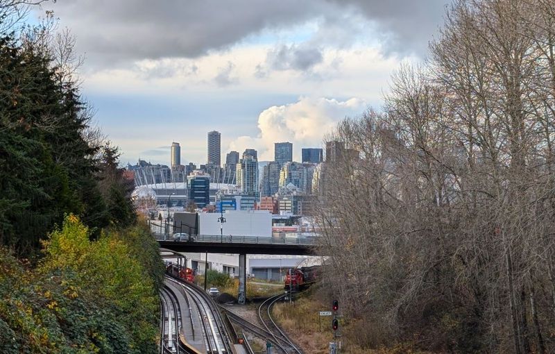 20241117_231218038 Skyline from bridge tracks.jpg