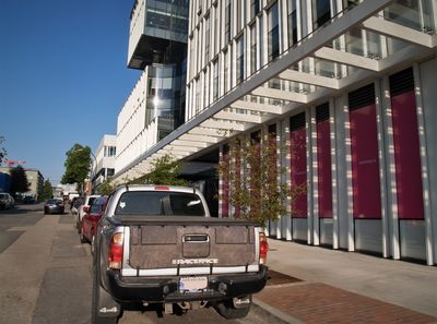 4th Avenue Truck Building P5254875 (2).jpg