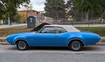 PXL_20241007_012359772 Cutlass 442 profile.jpg