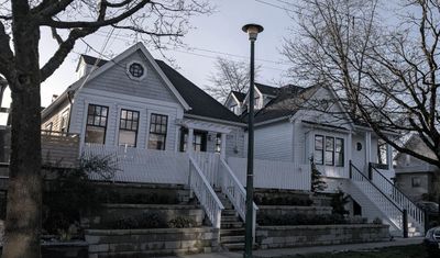20250330_011635930 white houses.jpg