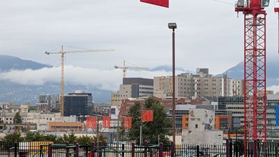 20250928_002328173 Cranes 5th Ave.jpg