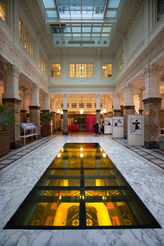 Walkable glass floor