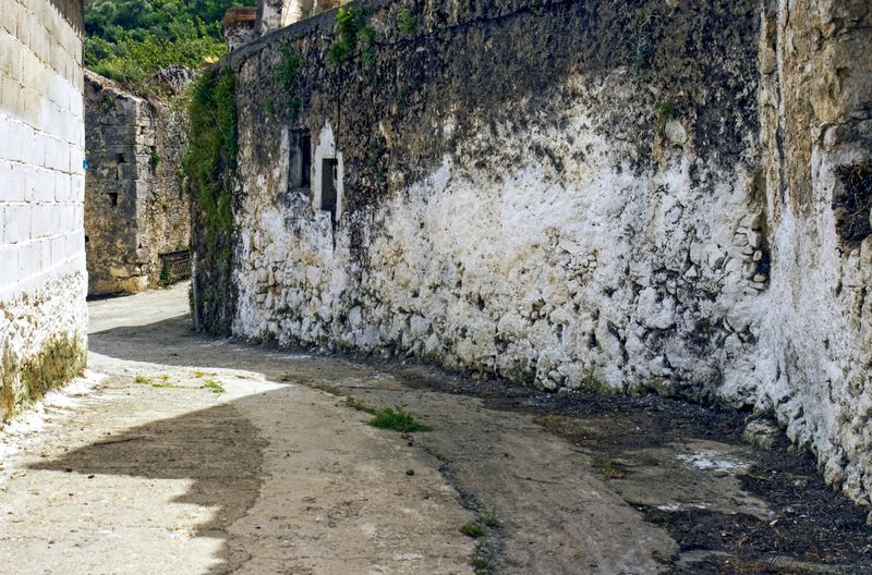 Curved lane