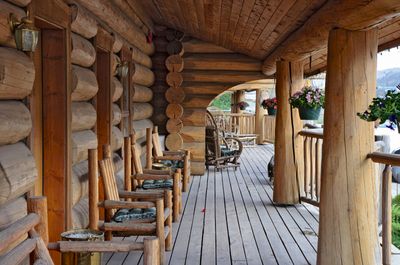 Veranda Bear's Claw Lodge