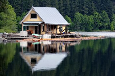 Floating cabin