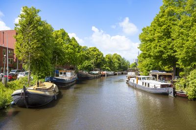 Inland waterway vessels and houseboats