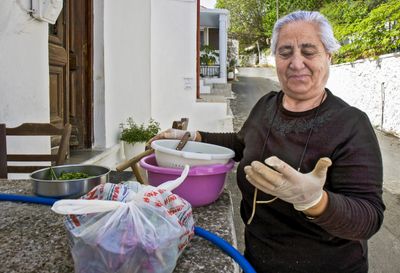 Woman with the handgloves