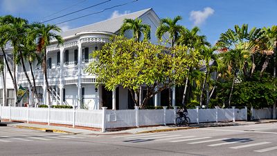 A house on the corner of Grinnell and Eaton Streets