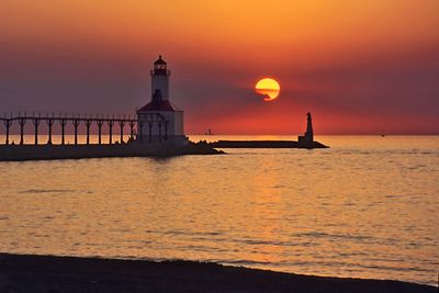 East Pierhead Lighthouse